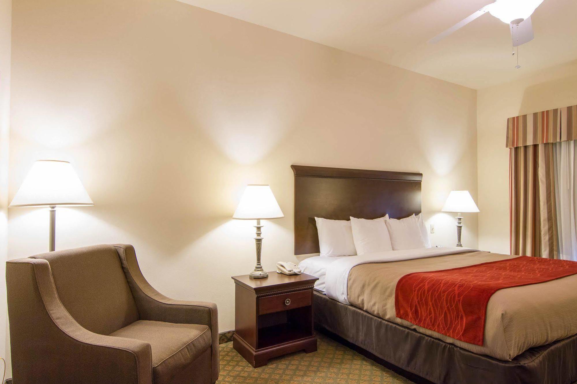 Comfort & Airport Hotel