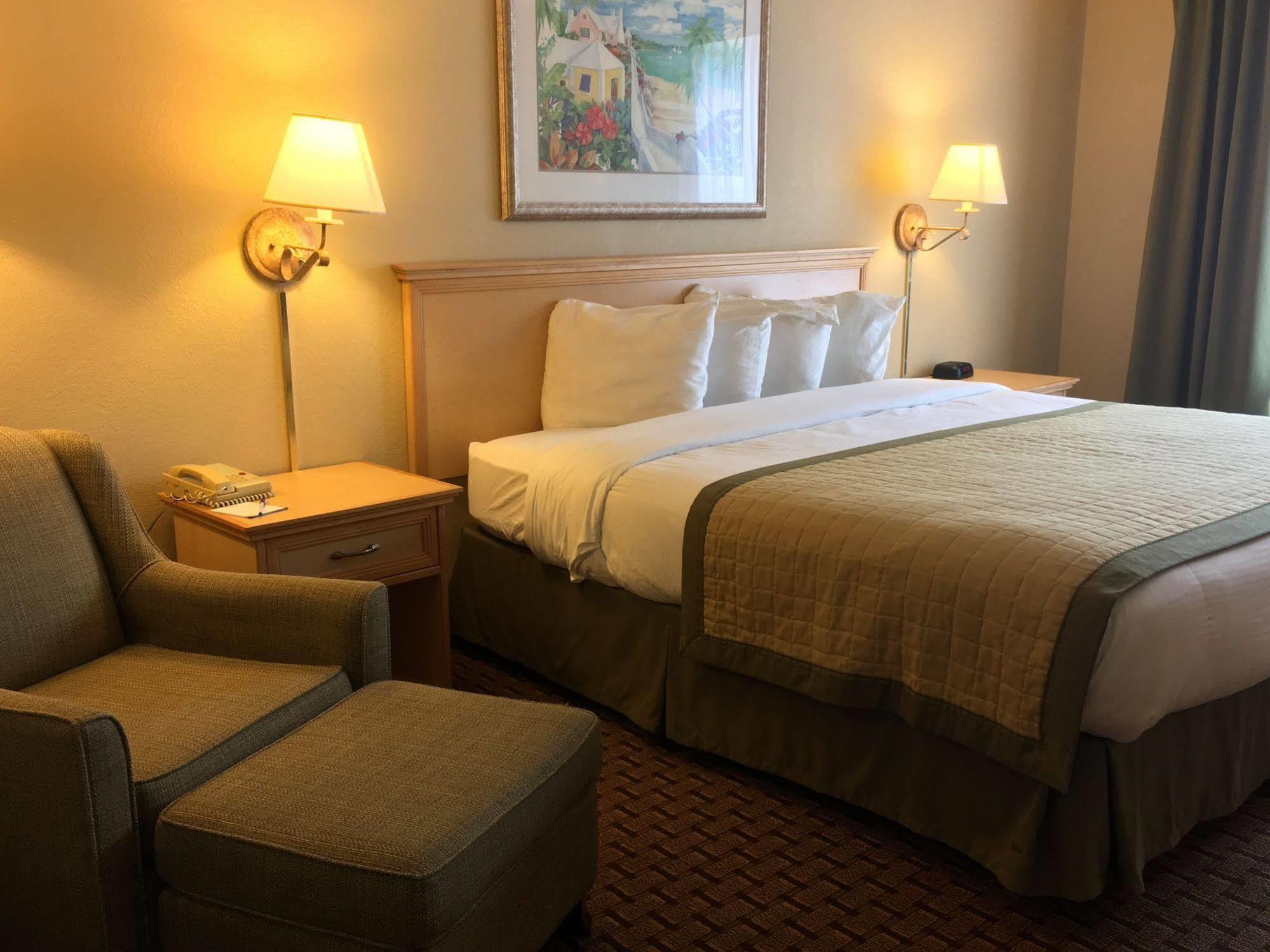 Baymont By Wyndham Myers Airport