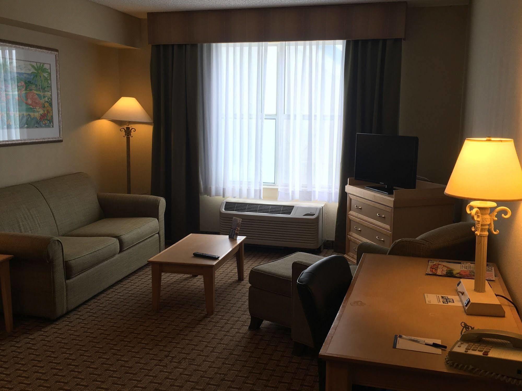 Baymont By Wyndham Myers Airport