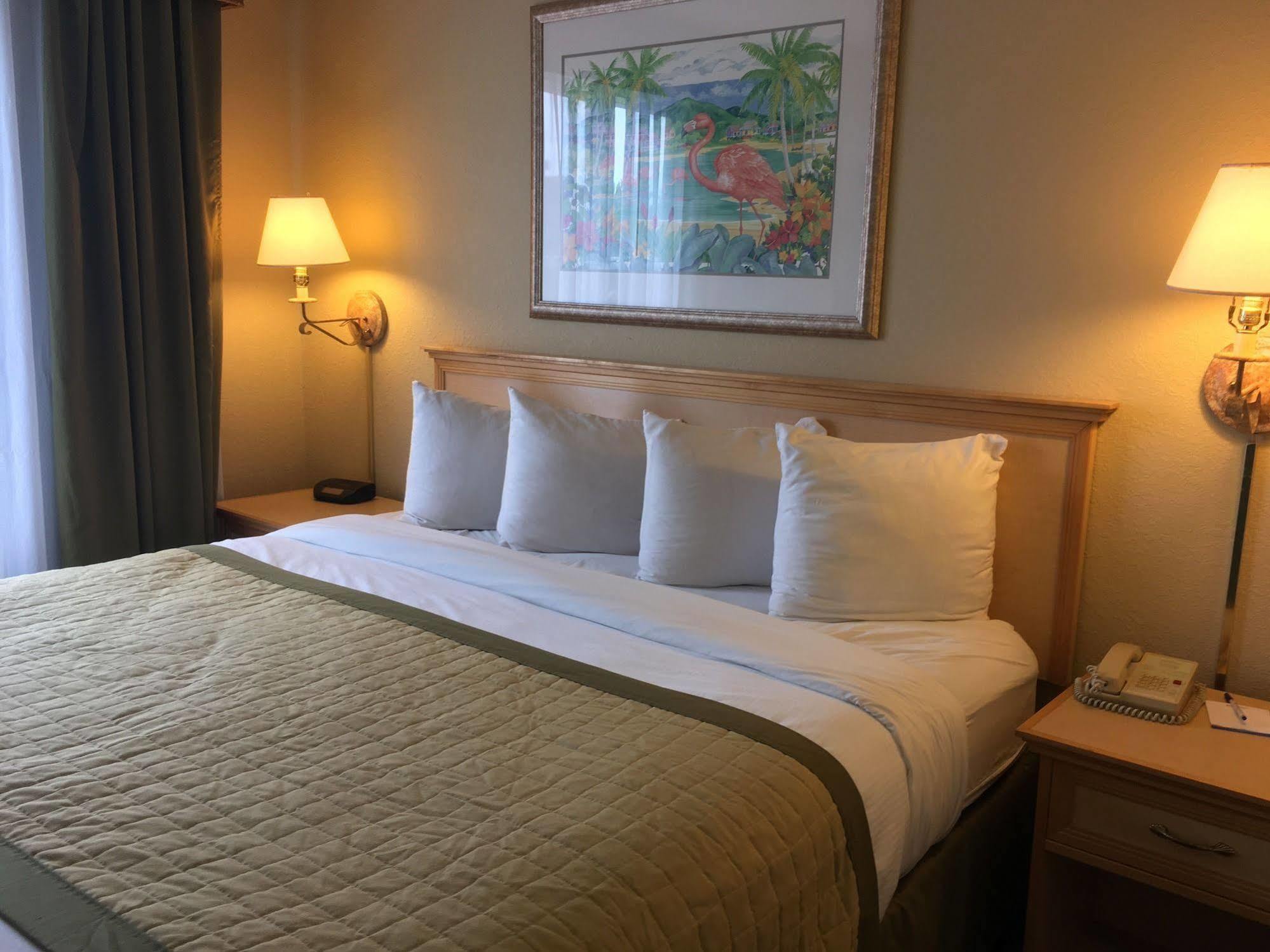Baymont By Wyndham Myers Airport Hotel 3*