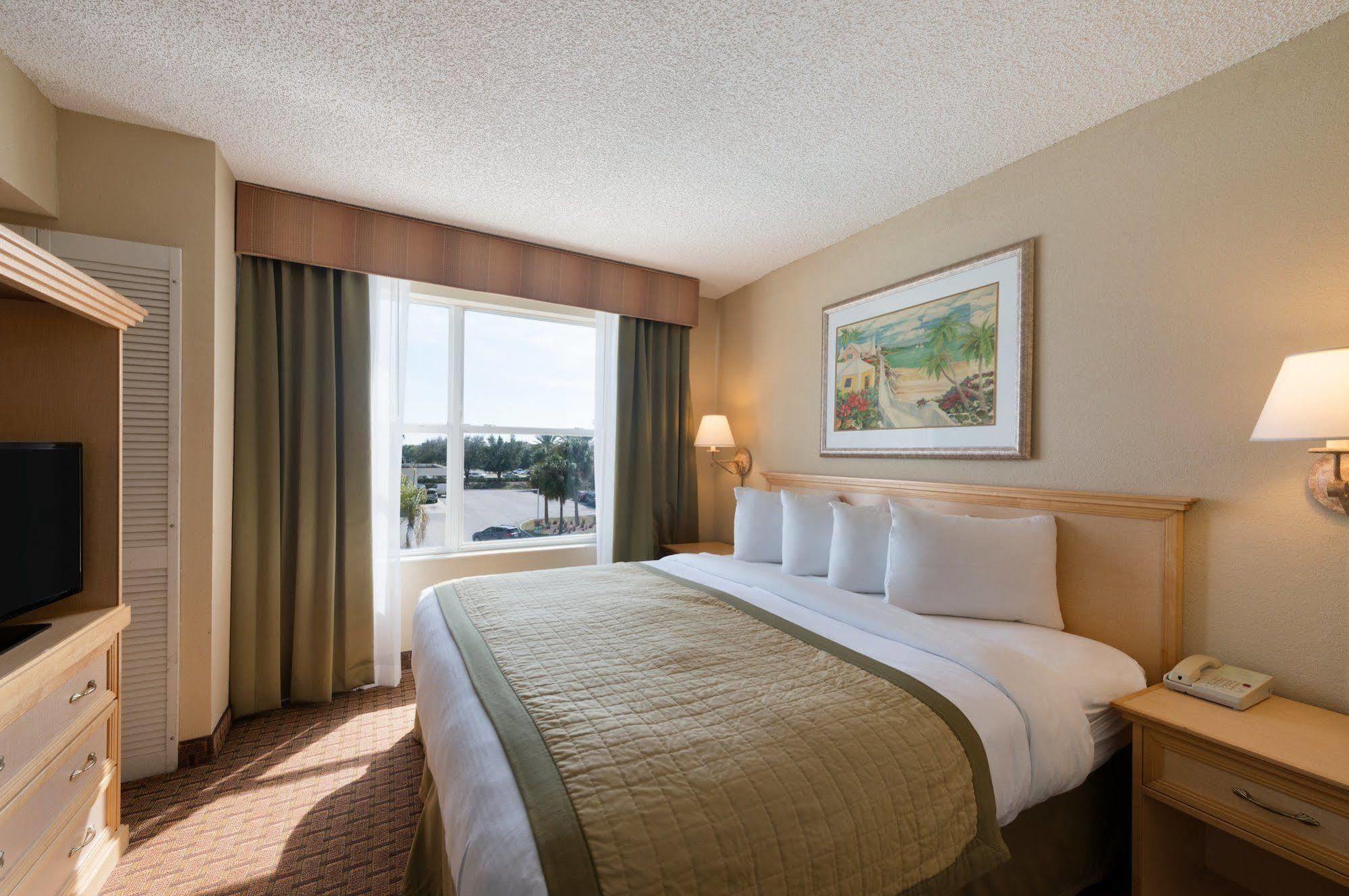 Baymont By Wyndham Myers Airport