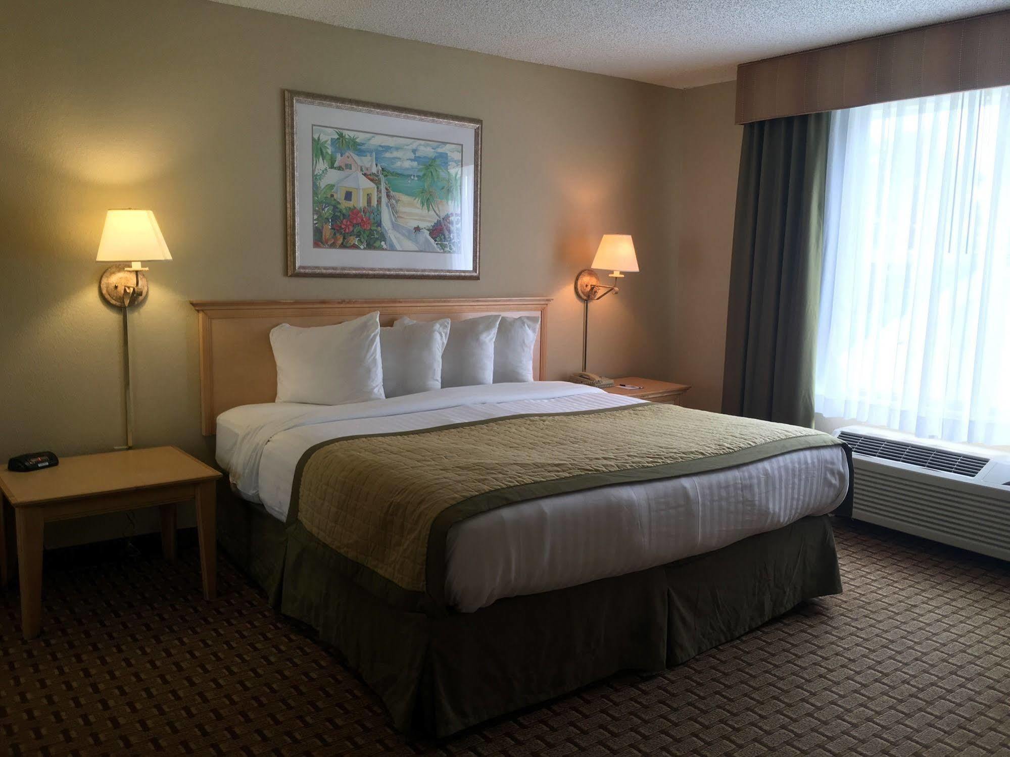 Hotel Baymont By Wyndham Myers Airport