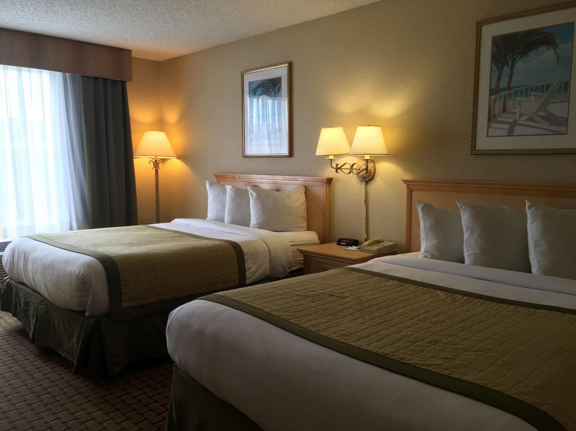 Baymont By Wyndham Myers Airport Hotel