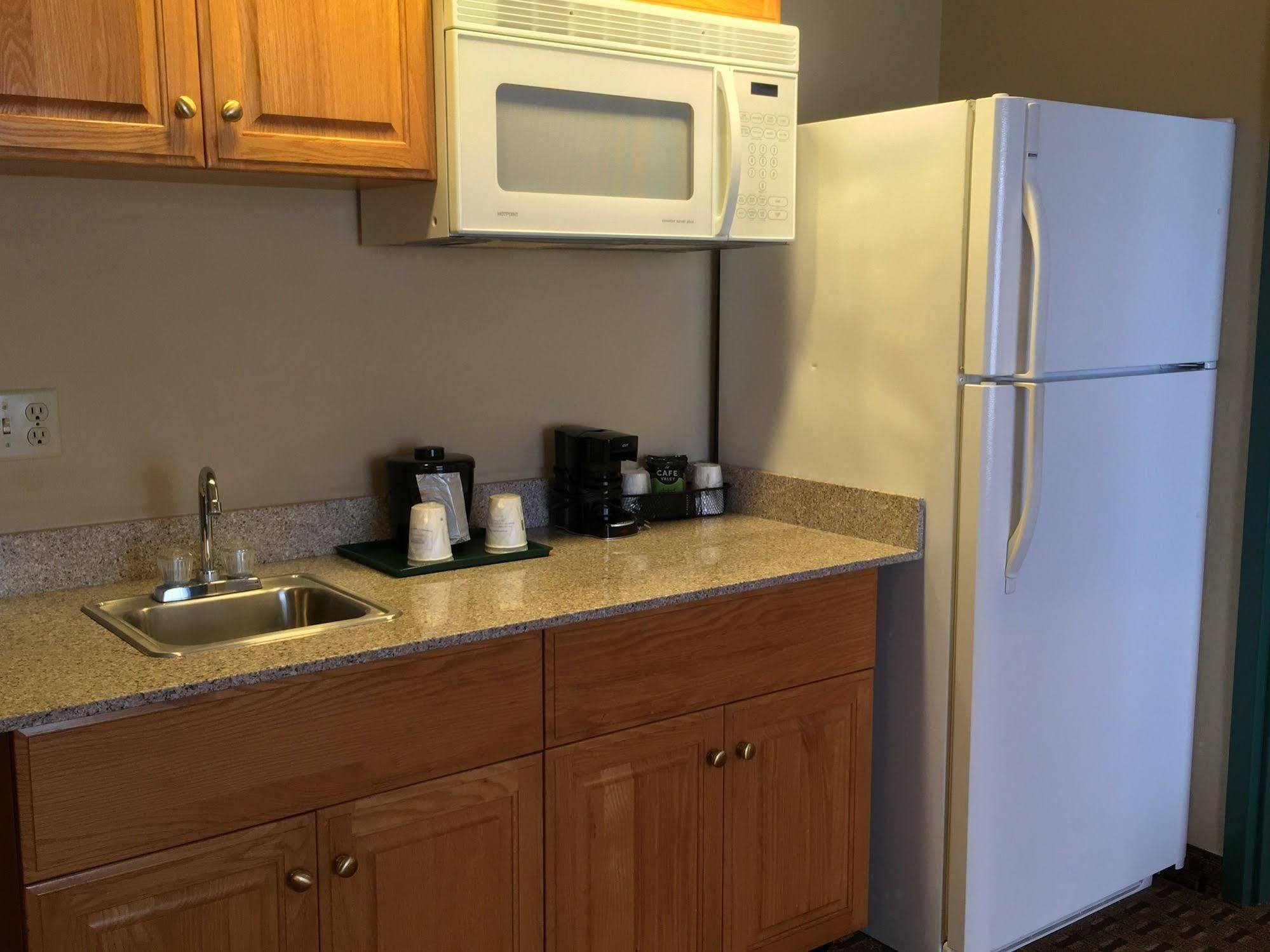 Baymont By Wyndham Myers Airport Hotel