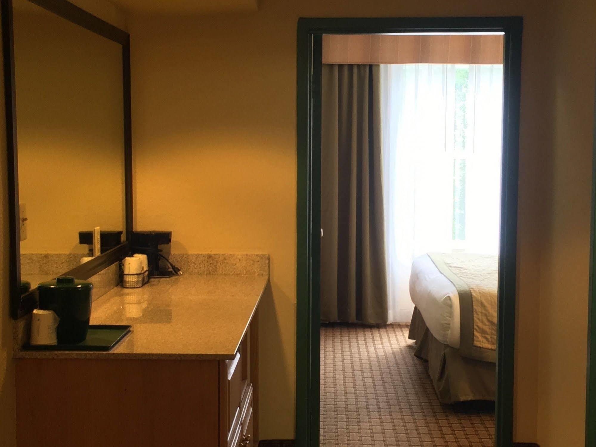 Baymont By Wyndham Myers Airport 3*