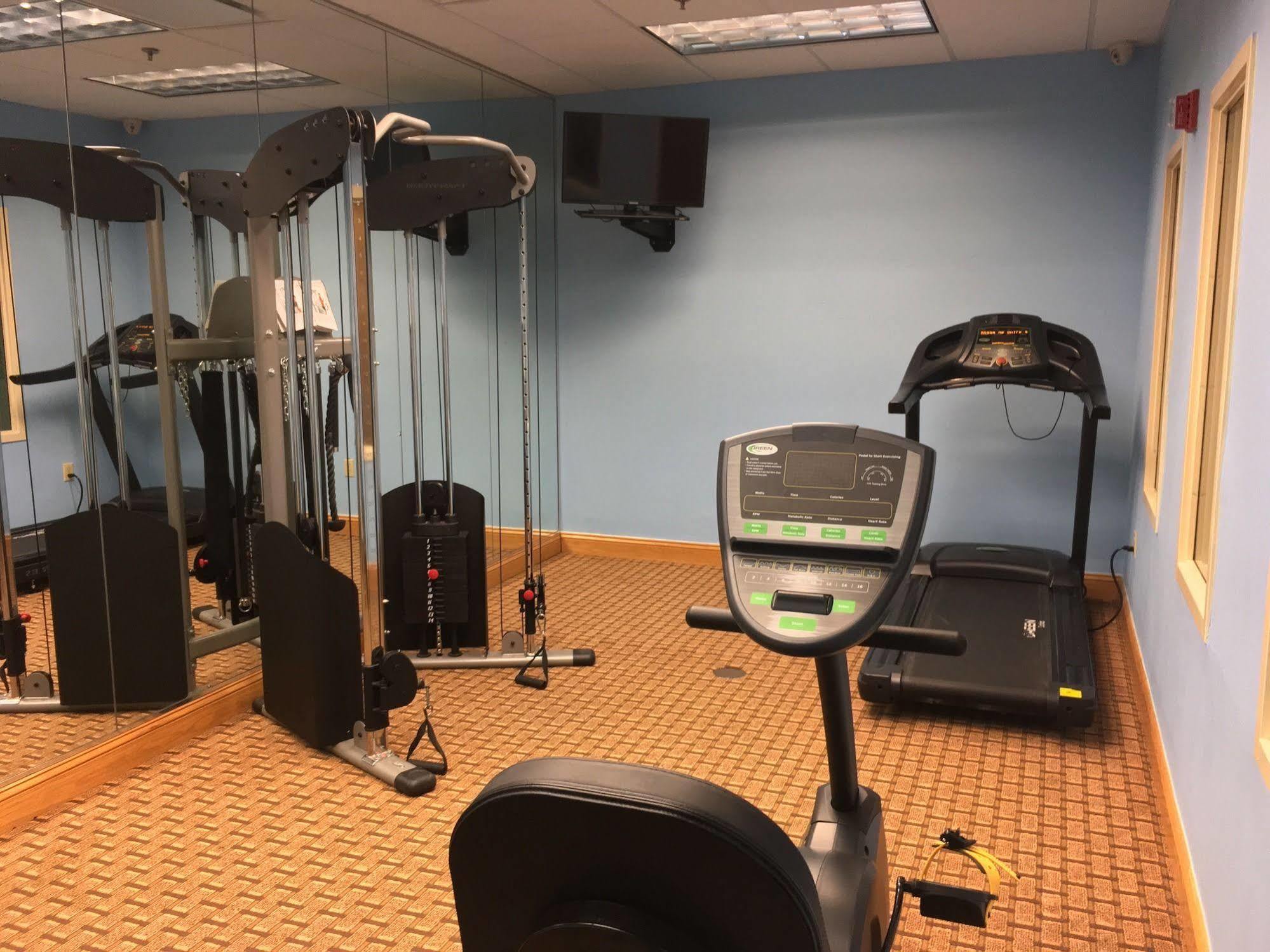 Baymont By Wyndham Myers Airport Hotel 3*