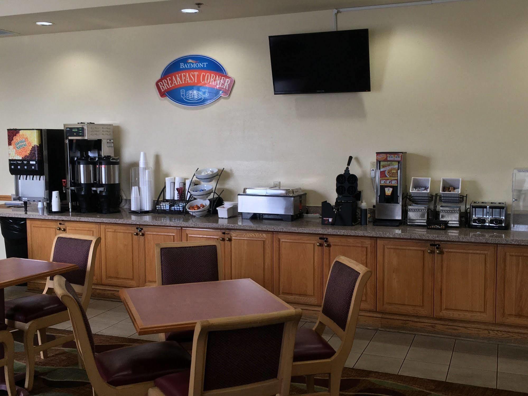 Baymont By Wyndham Myers Airport
