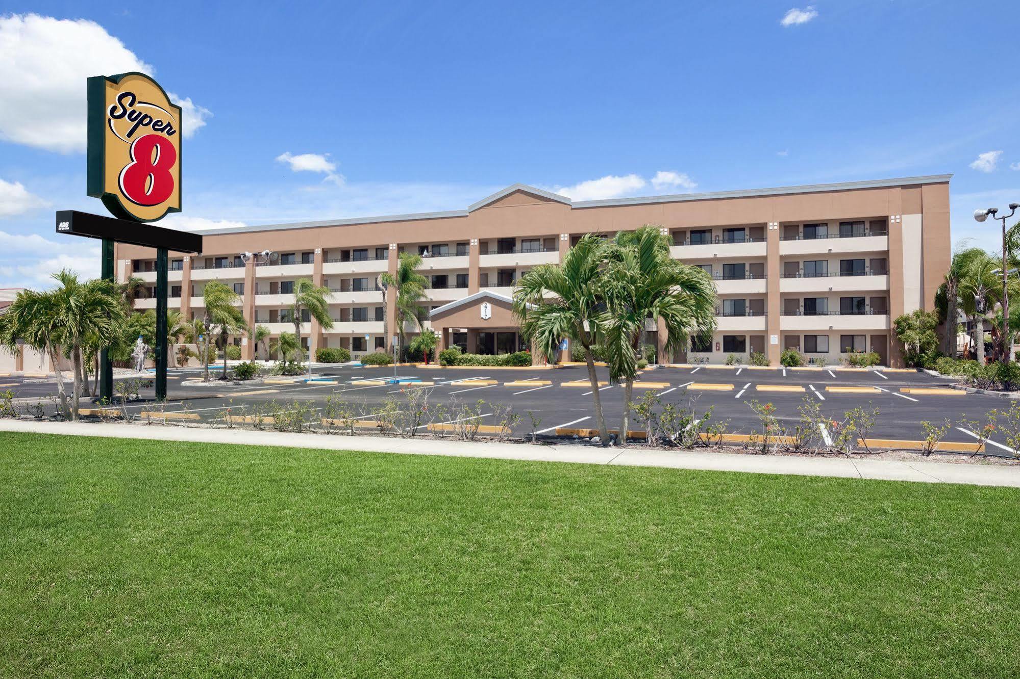 Super 8 By Wyndham Myers Hotel Fort Myers
