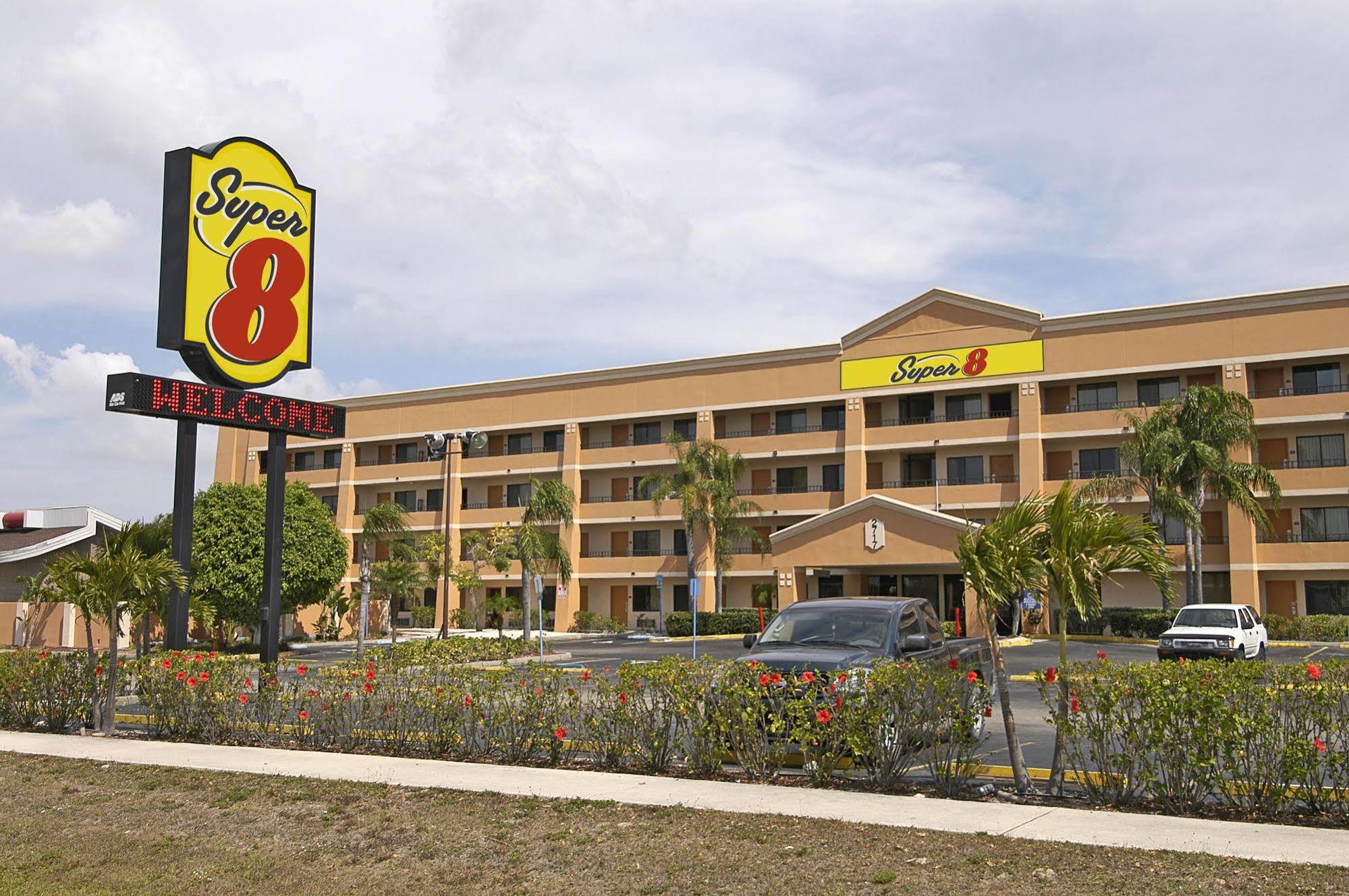 Super 8 By Wyndham Myers 2* Fort Myers