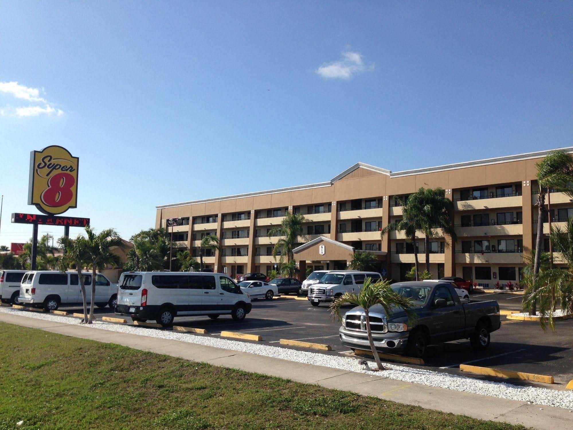 Super 8 By Wyndham Myers Fort Myers
