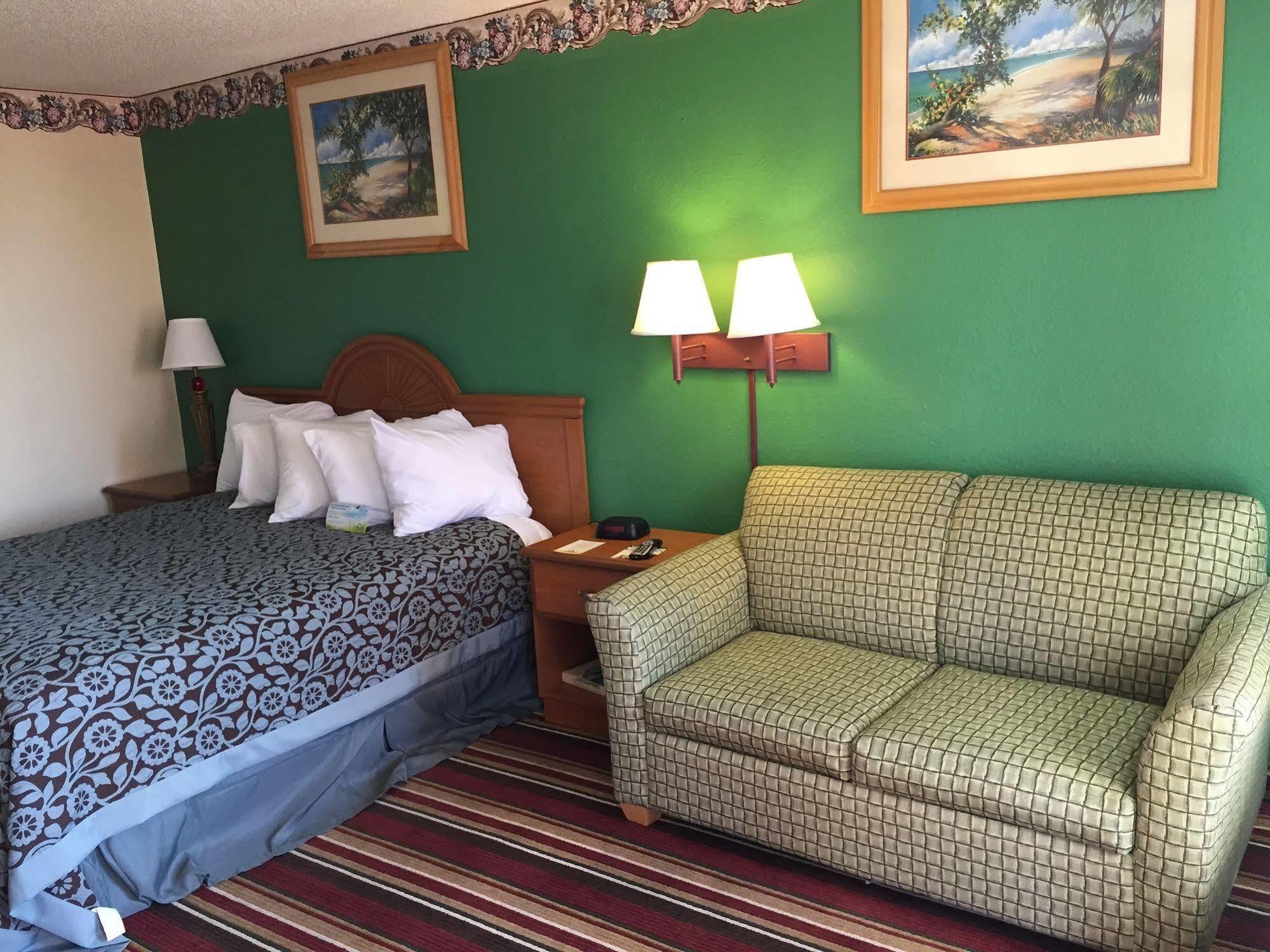Days By Wyndham Myers Hotel 2*