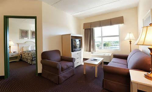 Main Of Myers Hotel