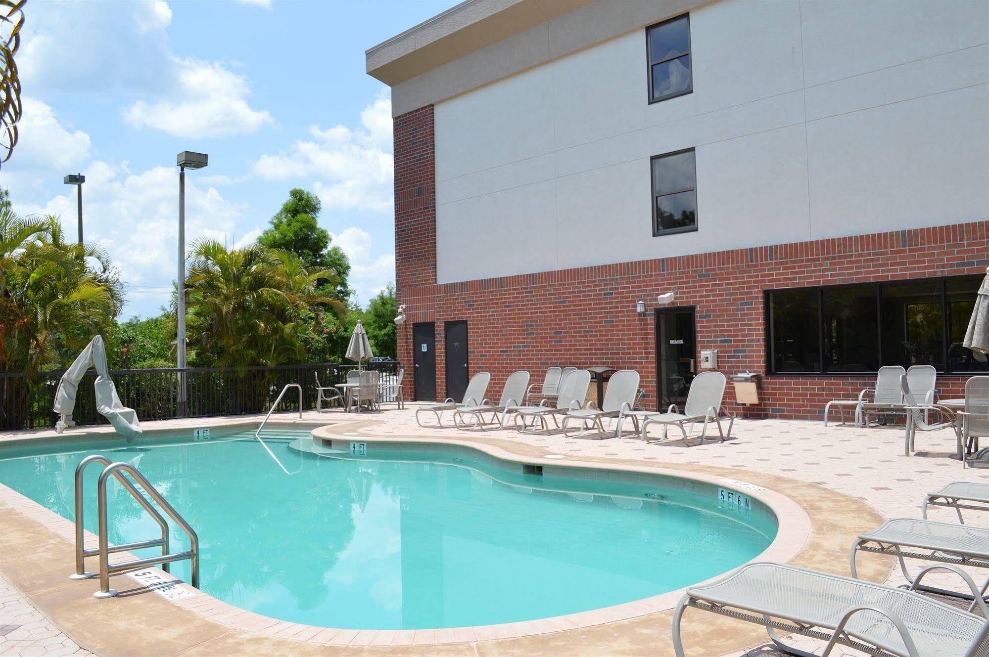 Hotel Days & By Wyndham Myers Near Jetblue Park 3*