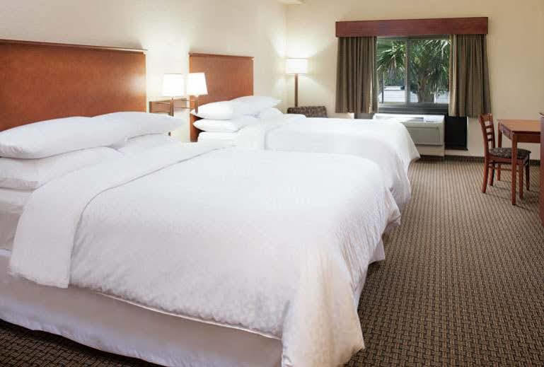 Hotel Four Points By Sheraton Myers Airport 3*