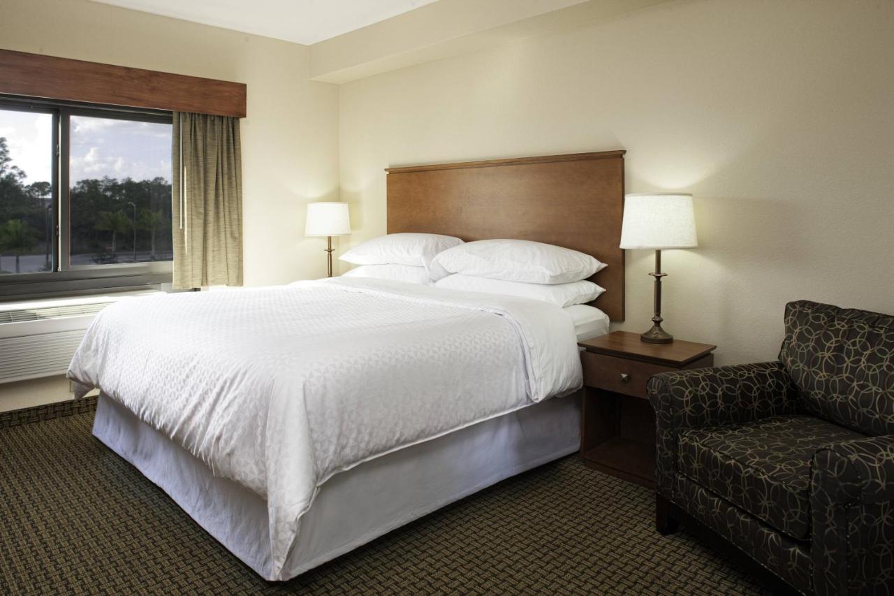 Four Points By Sheraton Myers Airport 3*