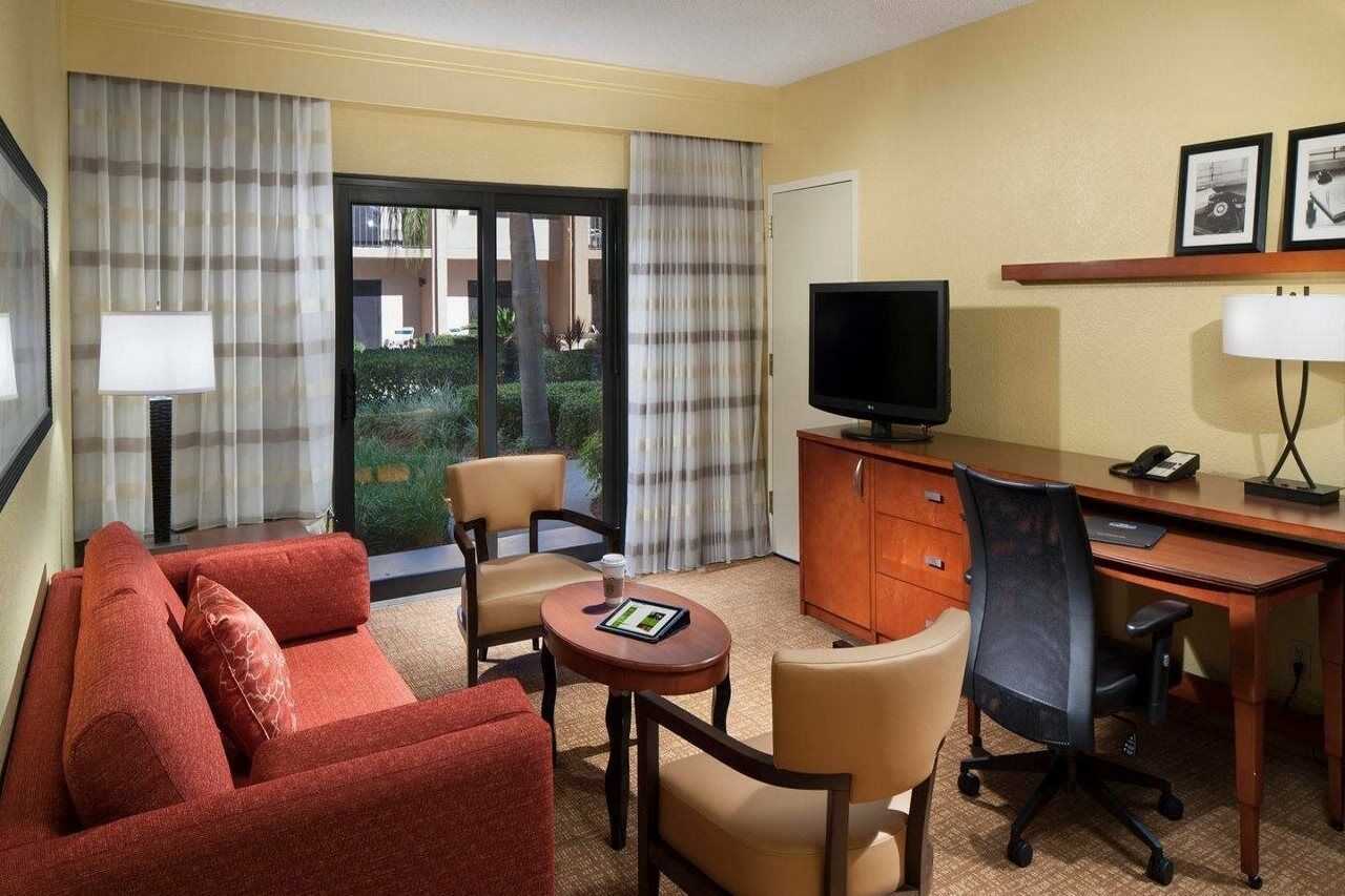 Courtyard Myers Cape Coral Hotel 3*