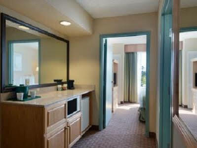 Baymont By Wyndham Myers Airport Hotel 3*