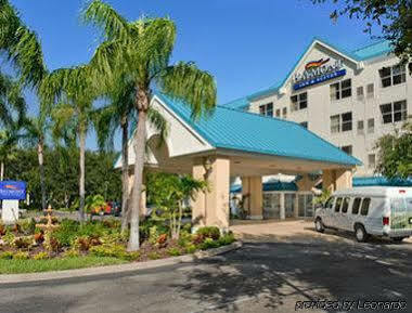 Hotel Baymont By Wyndham Myers Airport