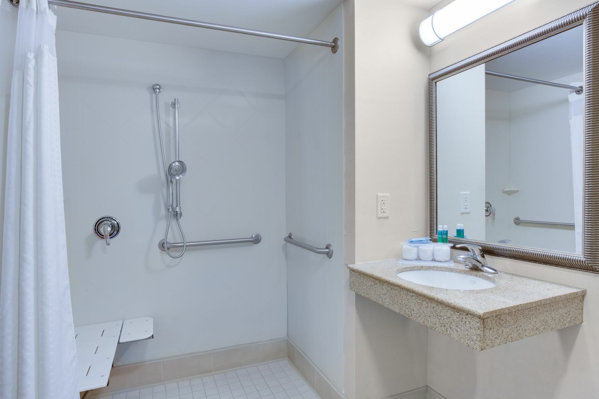 Express & Myers East - The Forum By Ihg Hotel Fort Myers
