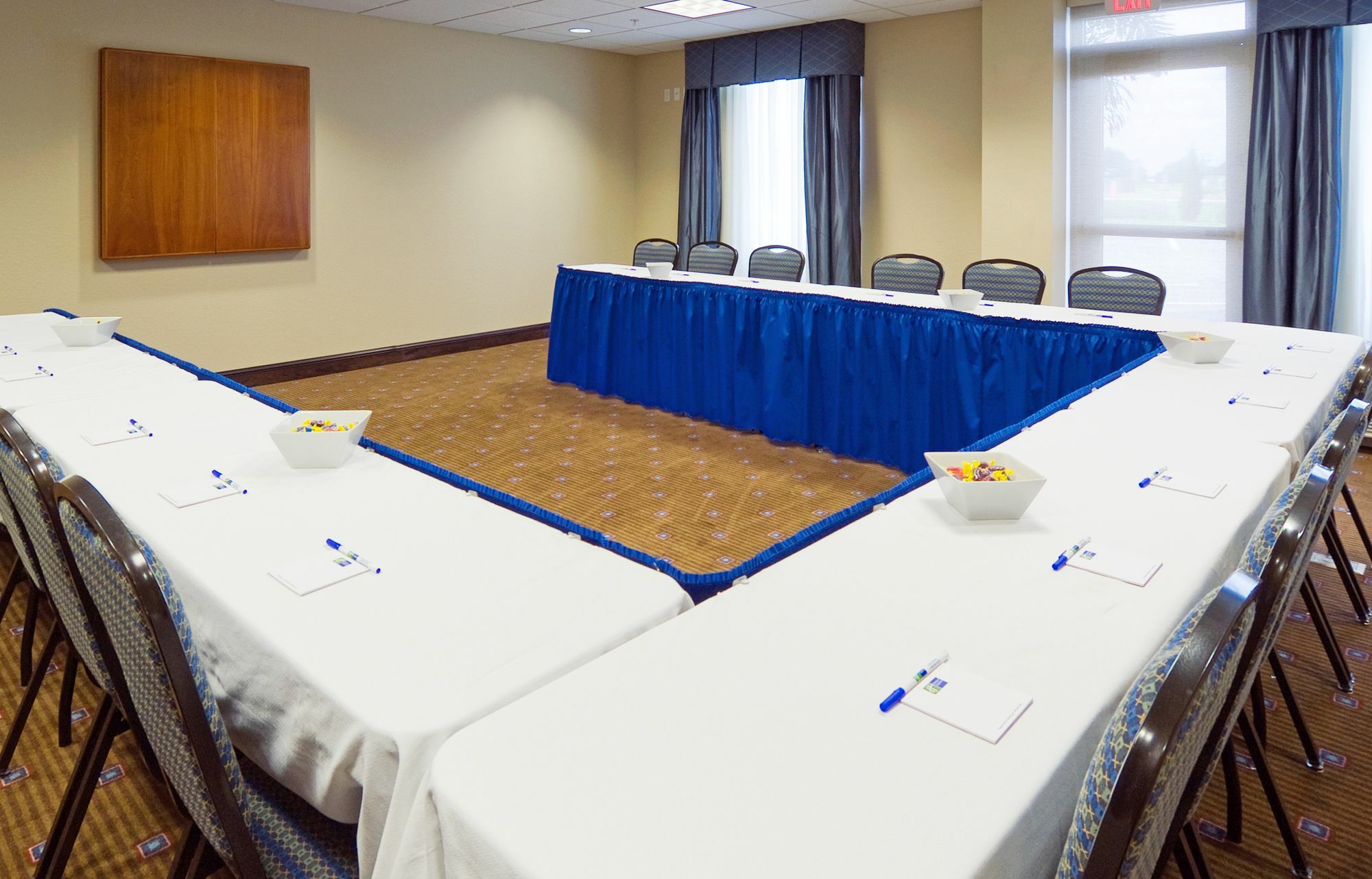 Hotel Express & Myers East - The Forum By Ihg