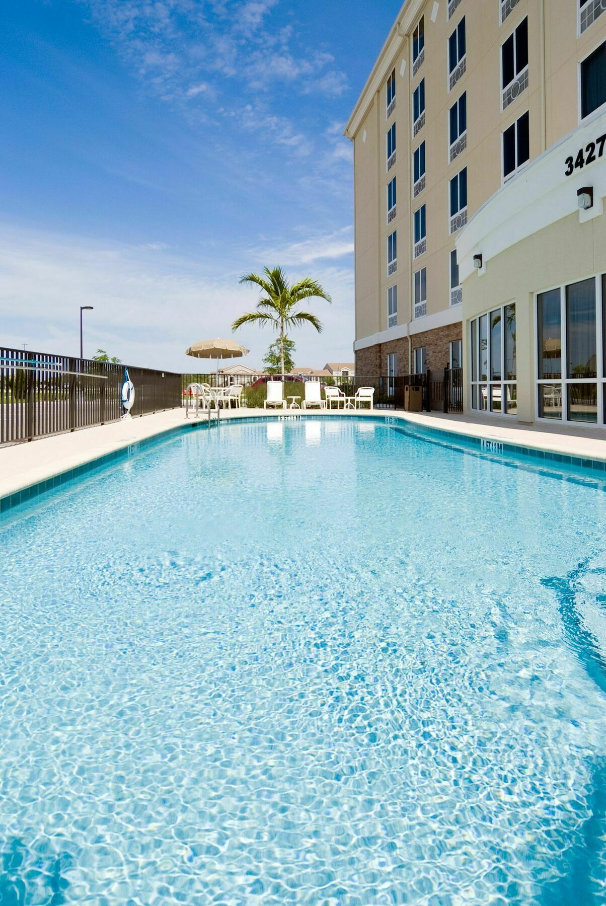 Express & Myers East - The Forum By Ihg Hotel 2*