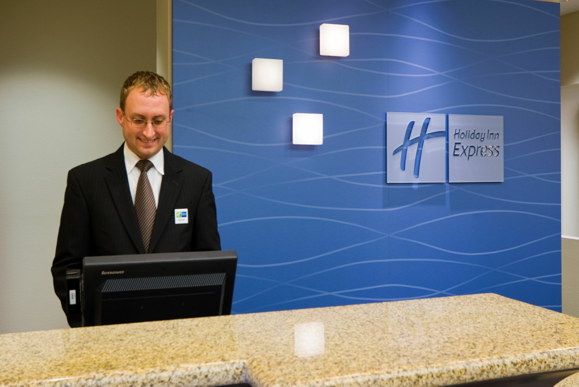 Express & Myers East - The Forum By Ihg Fort Myers