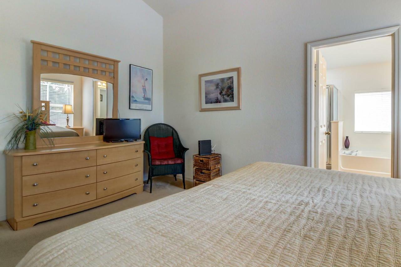 Satin Gold Retreat Holiday home