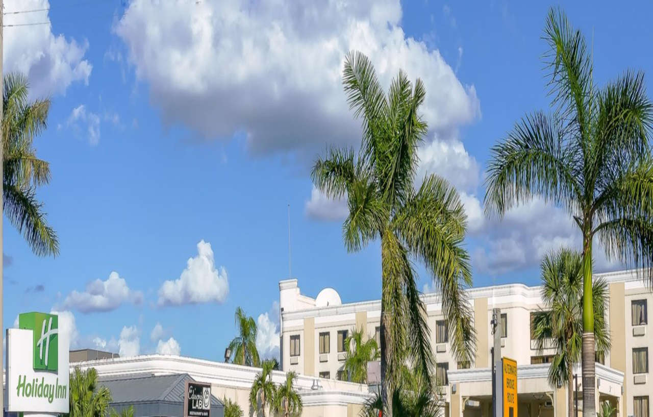 Holiday - - Downtown Area By Ihg Hotel