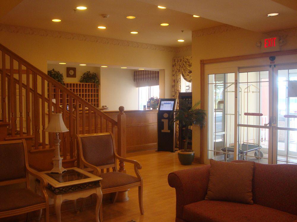 Baymont By Wyndham Myers Airport Hotel 3*