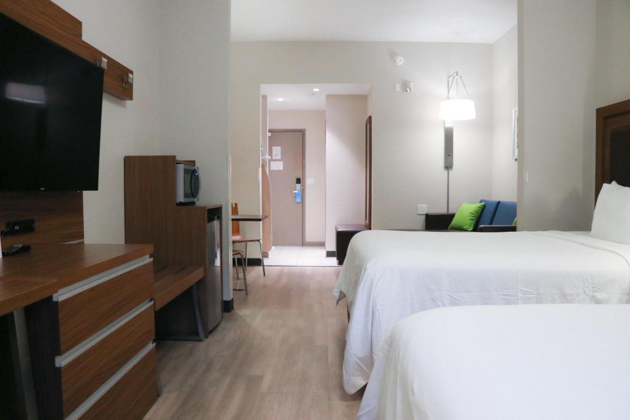 Hotel Days & By Wyndham Myers Near Jetblue Park
