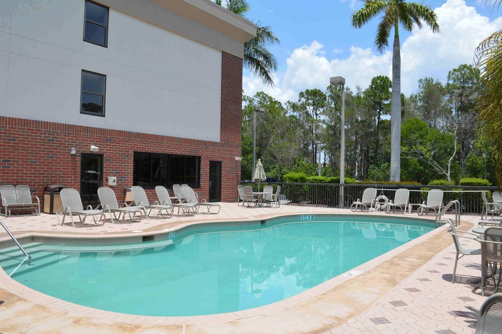Days & By Wyndham Myers Near Jetblue Park Hotel Fort Myers
