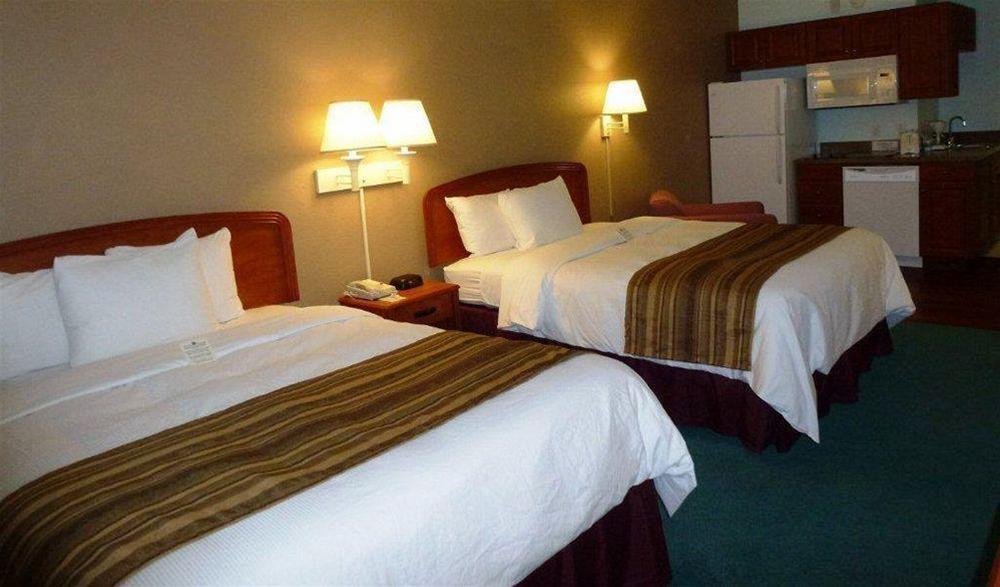 Hotel Days & By Wyndham Myers Near Jetblue Park 3*