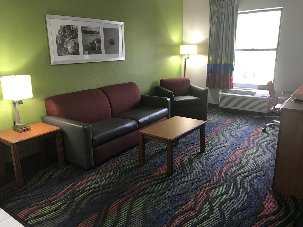 Hotel Days & By Wyndham Myers Near Jetblue Park Fort Myers