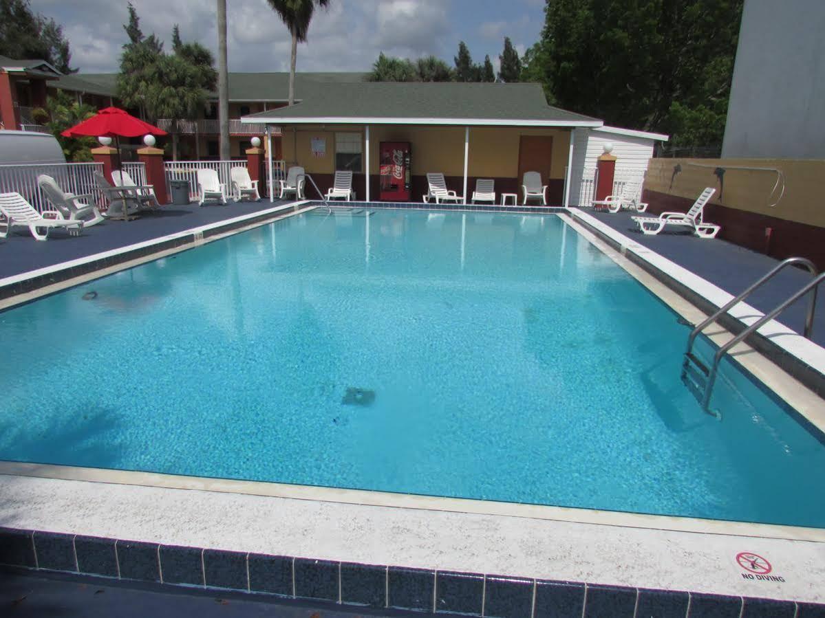 Howard Johnson By Wyndham Ft. Myers Fl Fort Myers