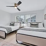Serene Pool & Spa Home Near Beaches & Downtown