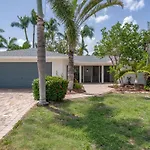 Serene Pool & Spa Home Near Beaches & Downtown