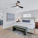 Serene Pool & Spa Home Near Beaches & Downtown