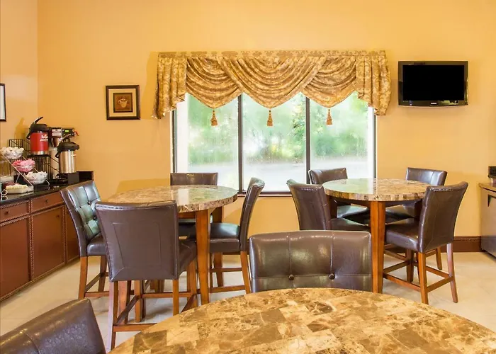 Travelodge By Wyndham Fort Myers Airport