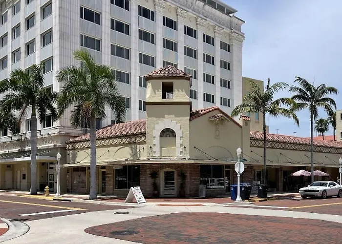 The Banyan Hotel Fort Myers, Tapestry Collection By Hilton