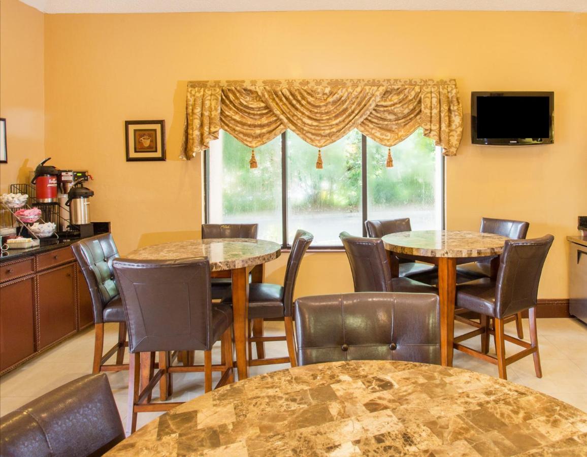 Travelodge By Wyndham Myers Airport Fort Myers