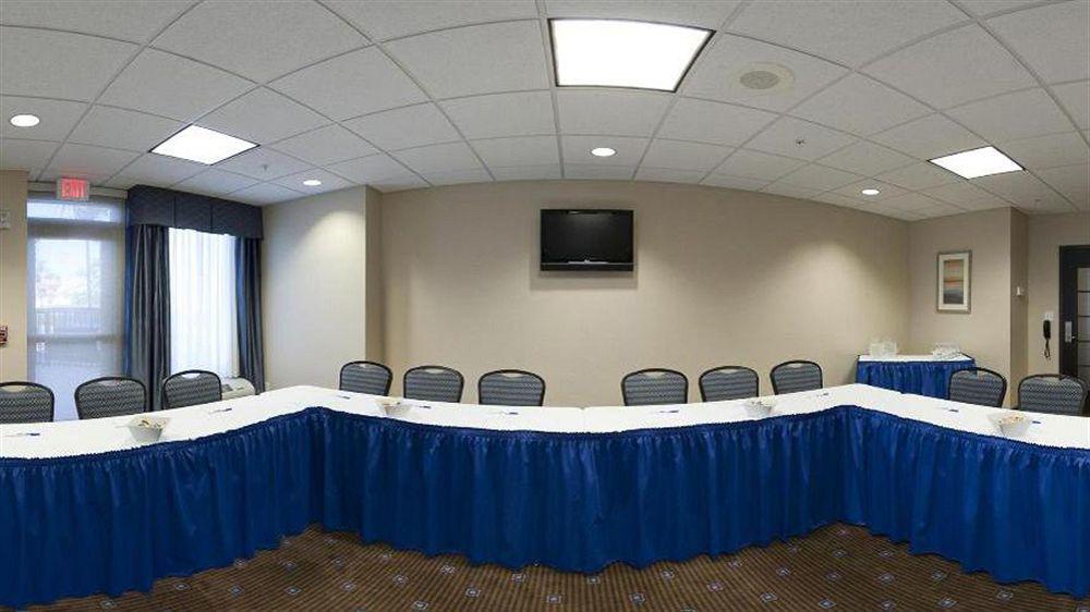 Express & Myers East - The Forum By Ihg Hotel