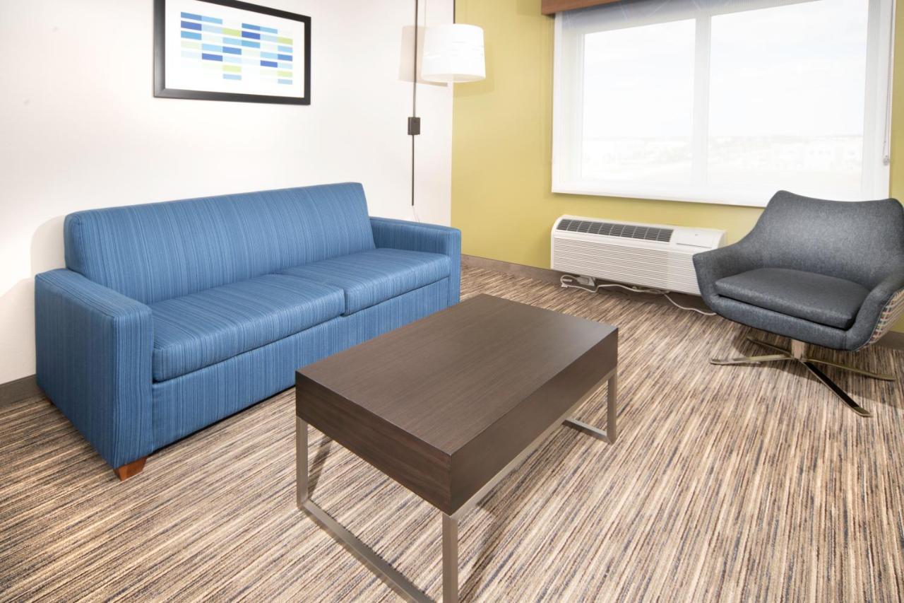 Express & - Myers Airport By Ihg 3*