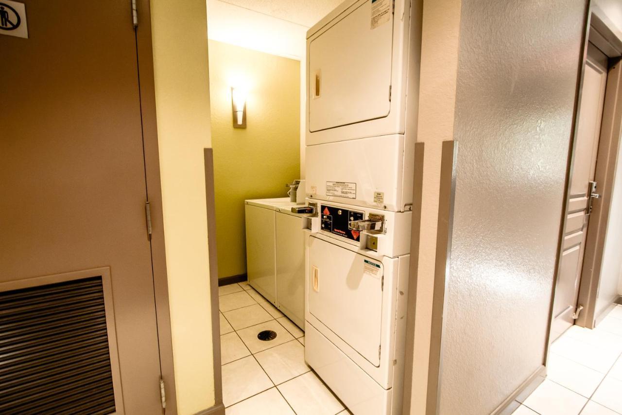 Days & By Wyndham Myers Near Jetblue Park 3*