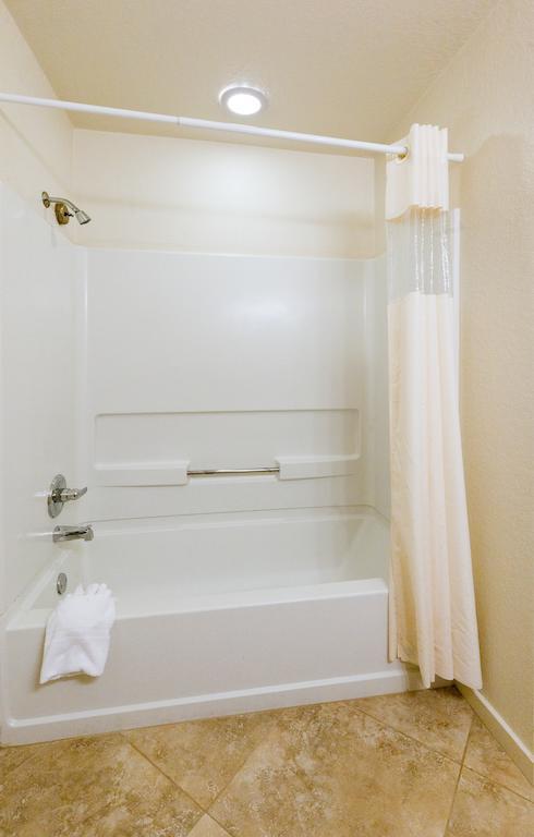 Legacy Harbour & Suites Hotel