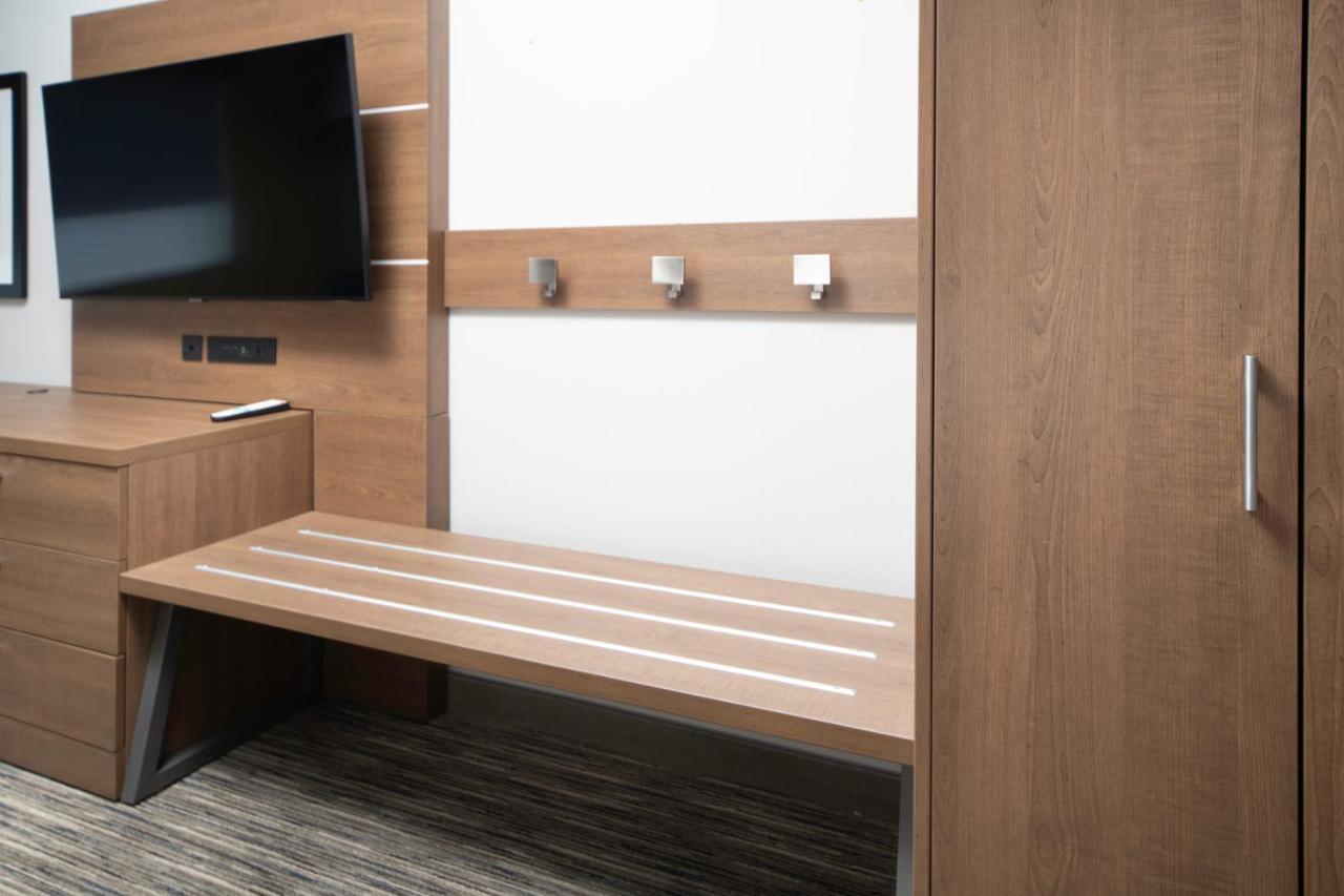 Hotel Express & - Myers Airport By Ihg 3*