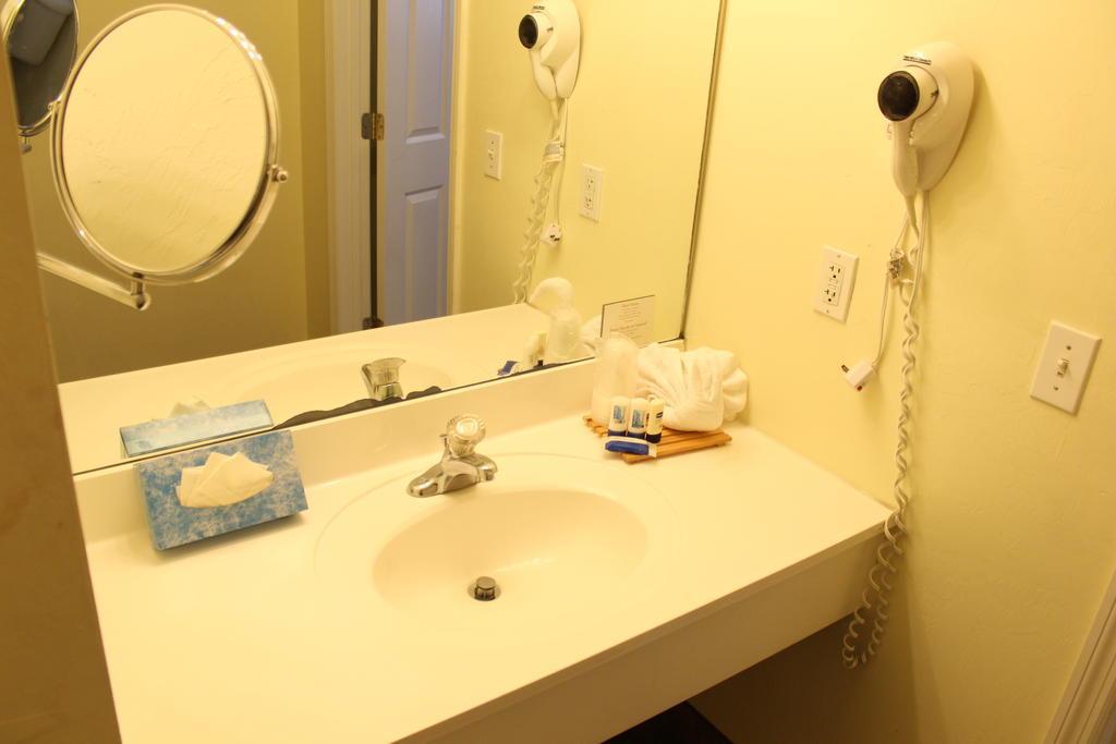 Lighthouse Resort: & Inn
