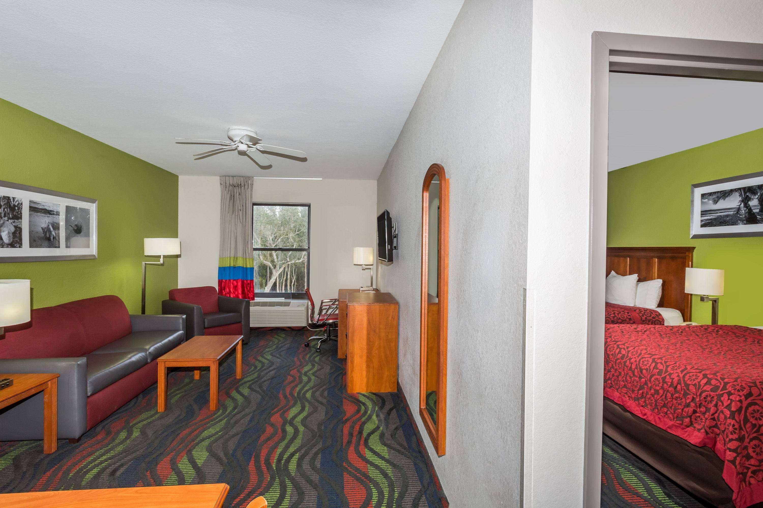 Hotel Days & By Wyndham Myers Near Jetblue Park