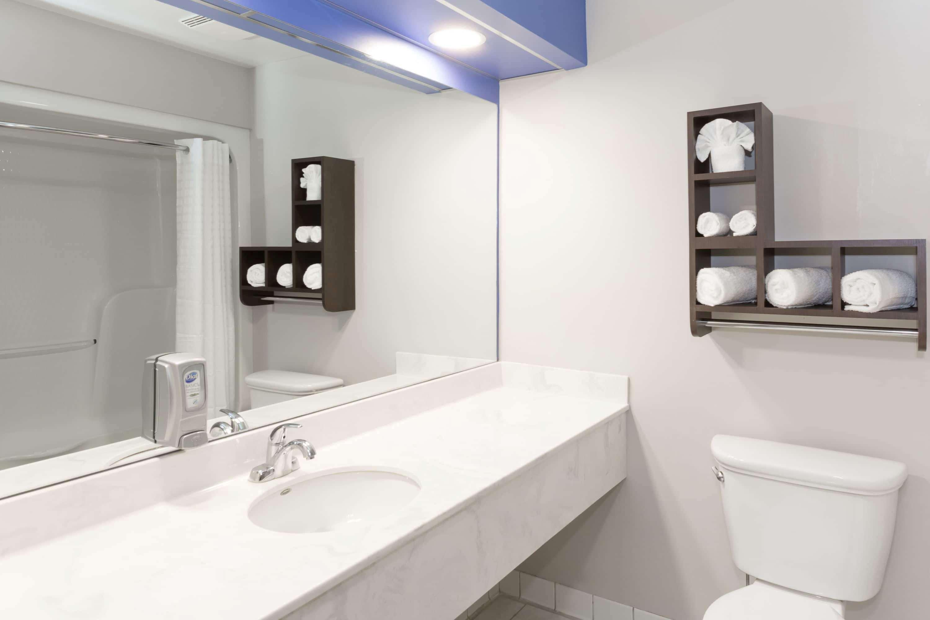 Days & By Wyndham Myers Near Jetblue Park Hotel Fort Myers