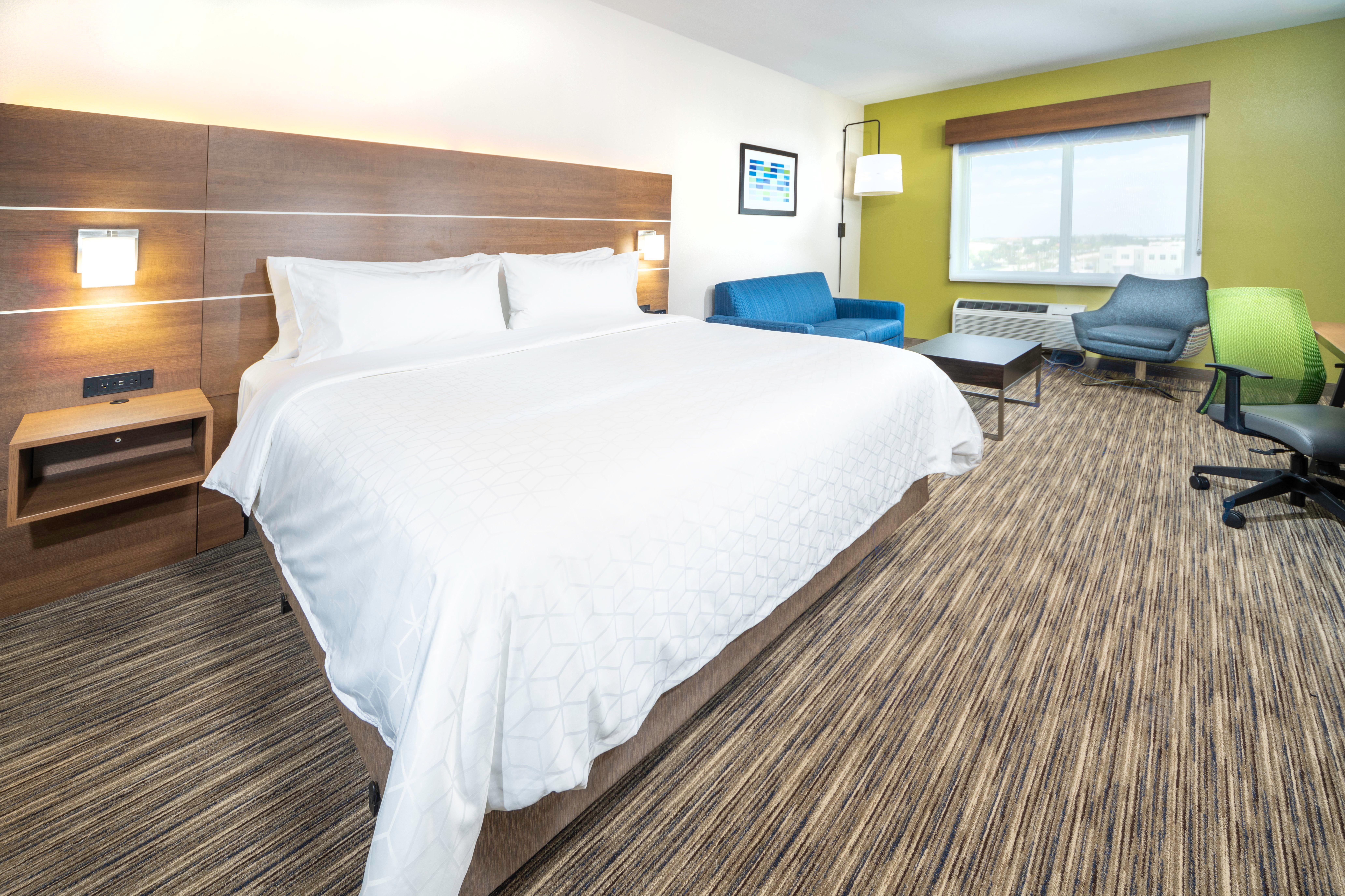 Express & - Myers Airport By Ihg