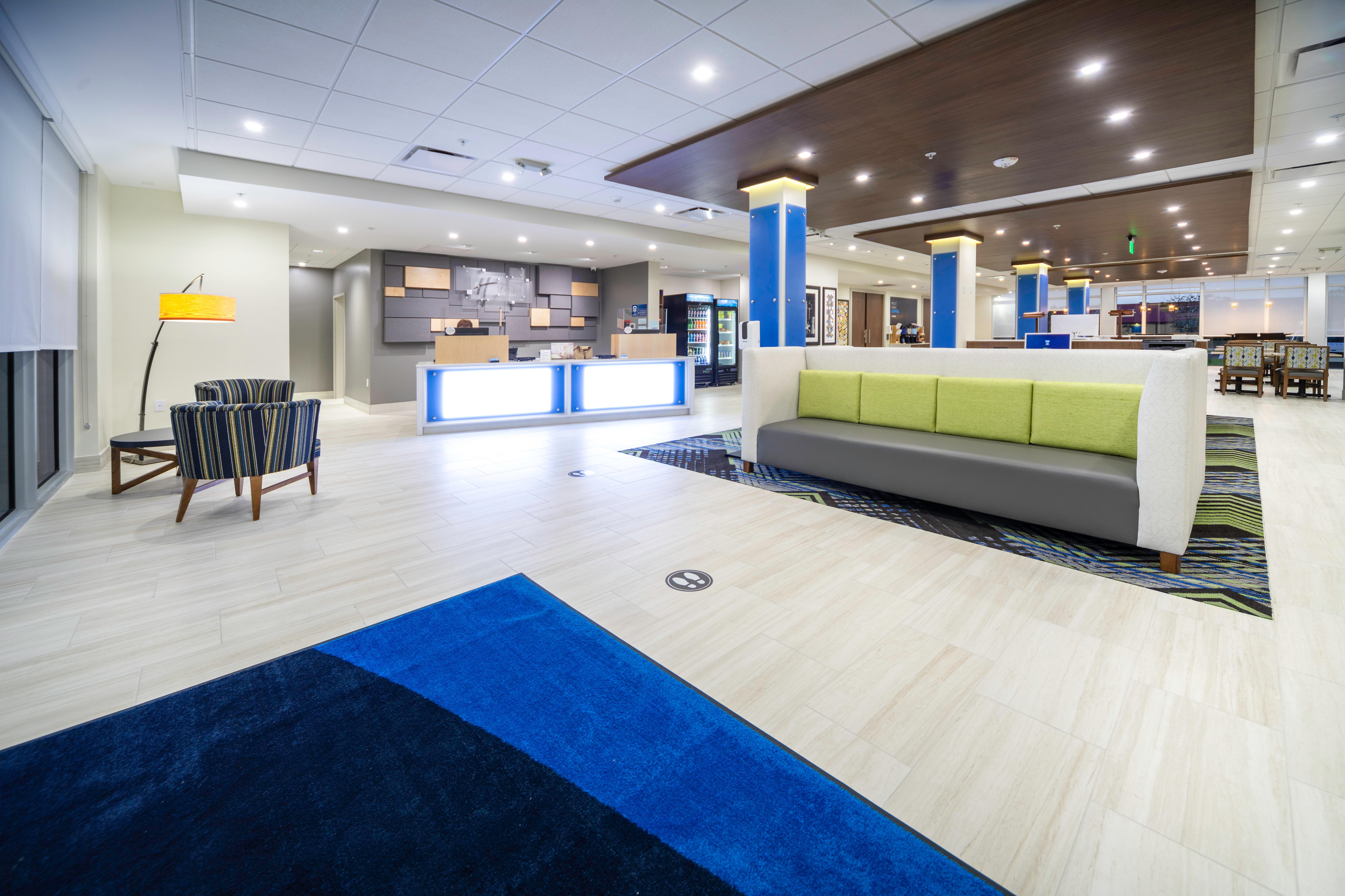 Express & - Myers Airport By Ihg 3*